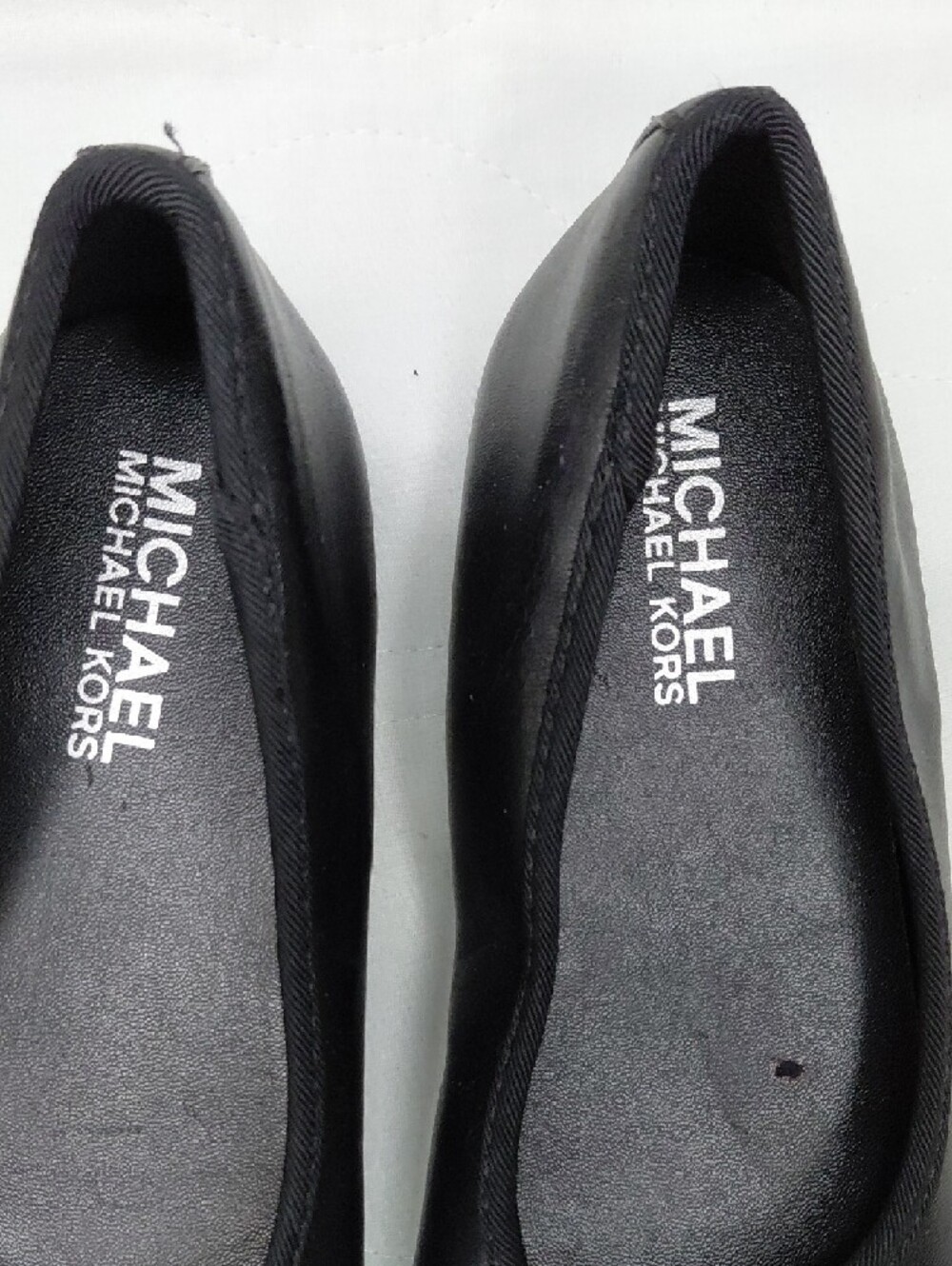 Michael Kors Girls Flat Ballerina Slipper Silver Medallion Sz 1 - Picture 2 of 9